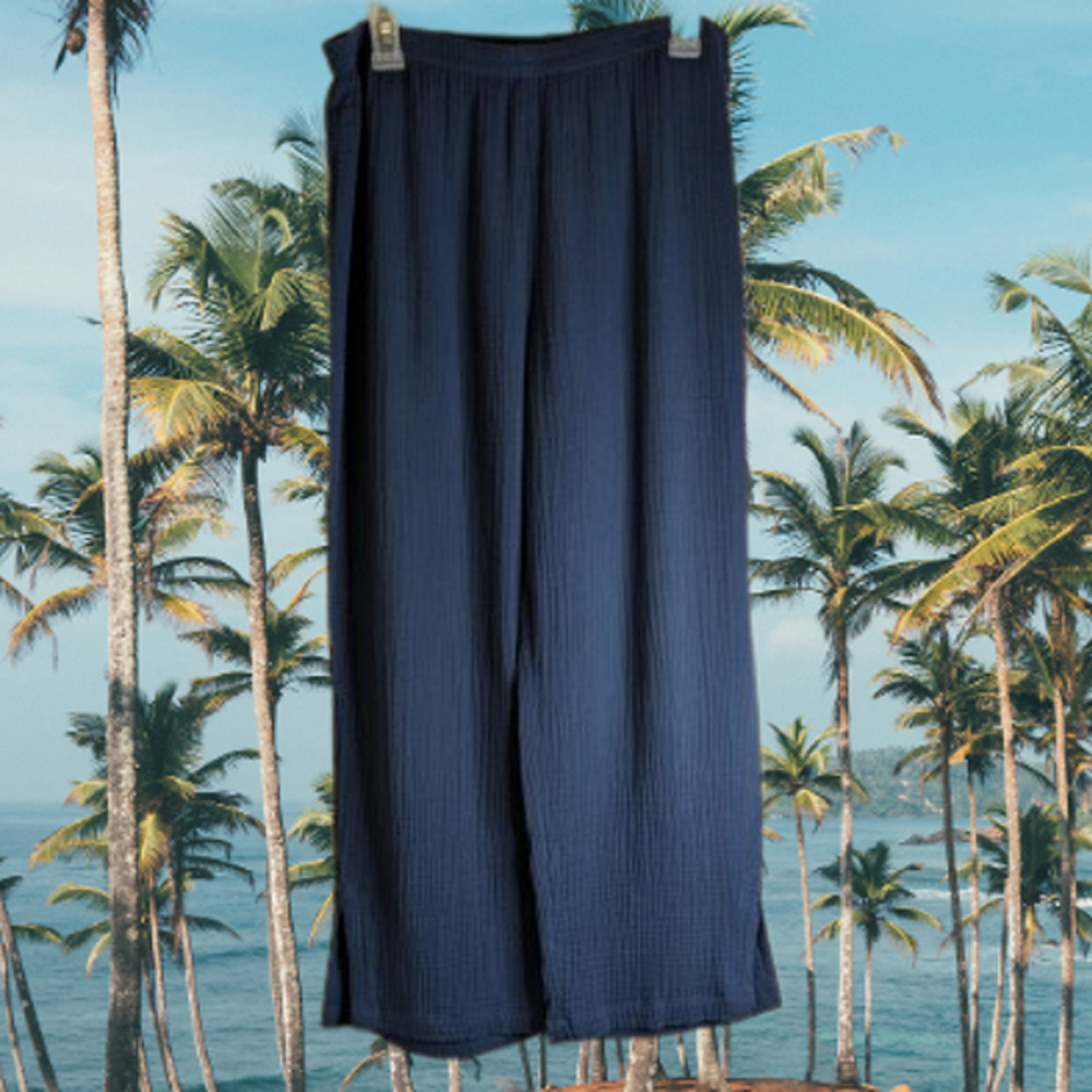 Soft Surroundings Large P navy Capri's. Cotton lightweight Waist 36 inseam 27